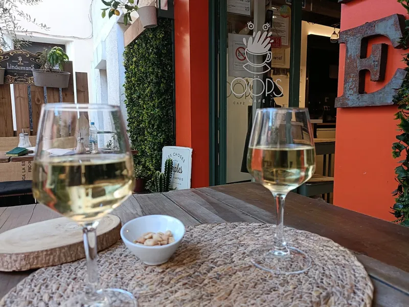 menu 1 of OÖPS Café