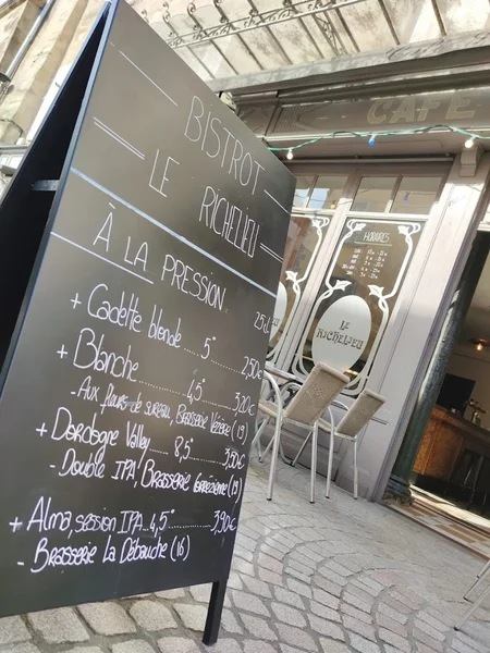 menu 0 of Café Le Richelieu