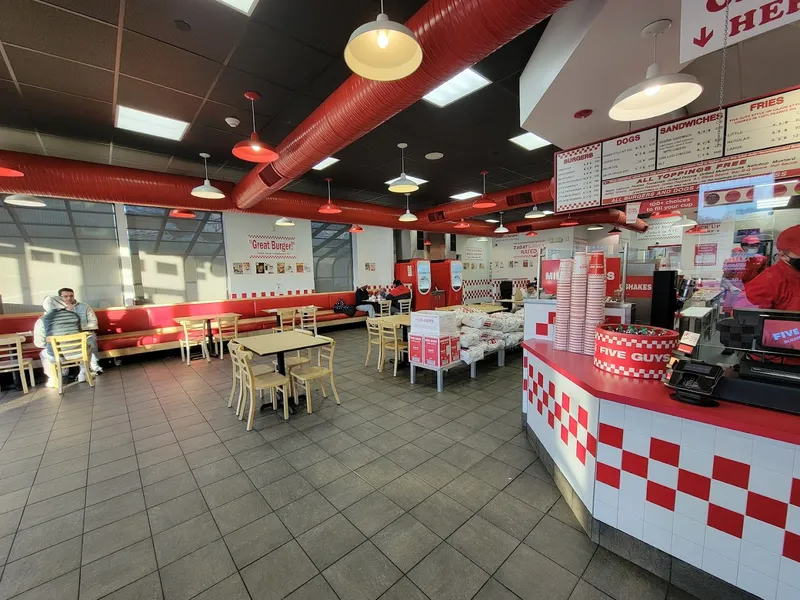 Dining ambiance Five Guys 1