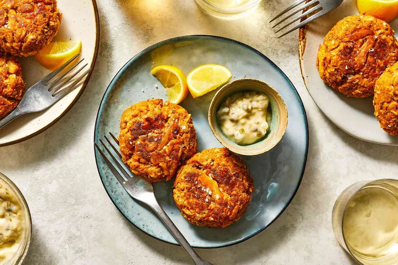 Classic Maryland Crab Cakes Esquire Diner