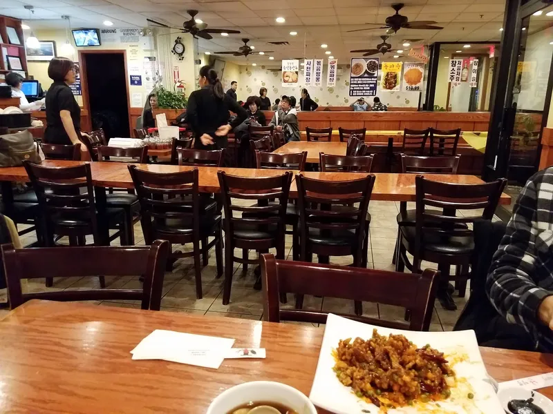 Vibe Korean Noodle House (넌 짜장 난 짬뽕) 1