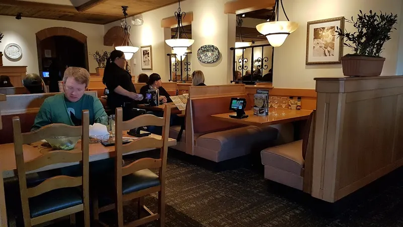 Dining ambiance Olive Garden Italian Restaurant 1