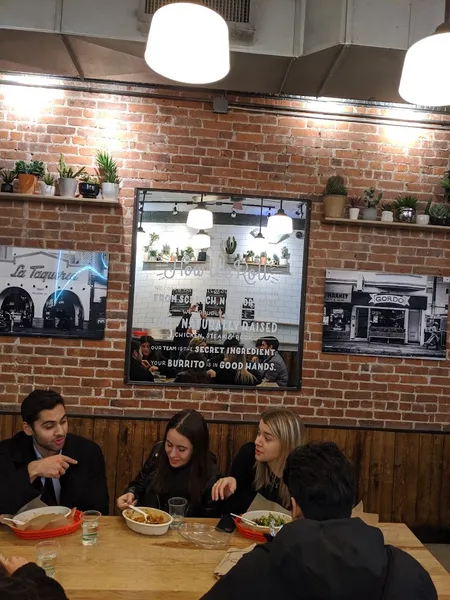 Dining ambiance Dos Toros Taqueria 1