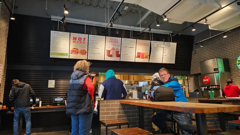 Dining ambiance Shake Shack Empire Outlets - Staten Island Ferry 1