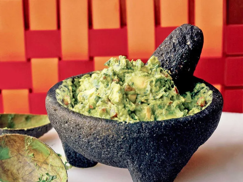 Guacamole En Molcajete Rosa Mexicano