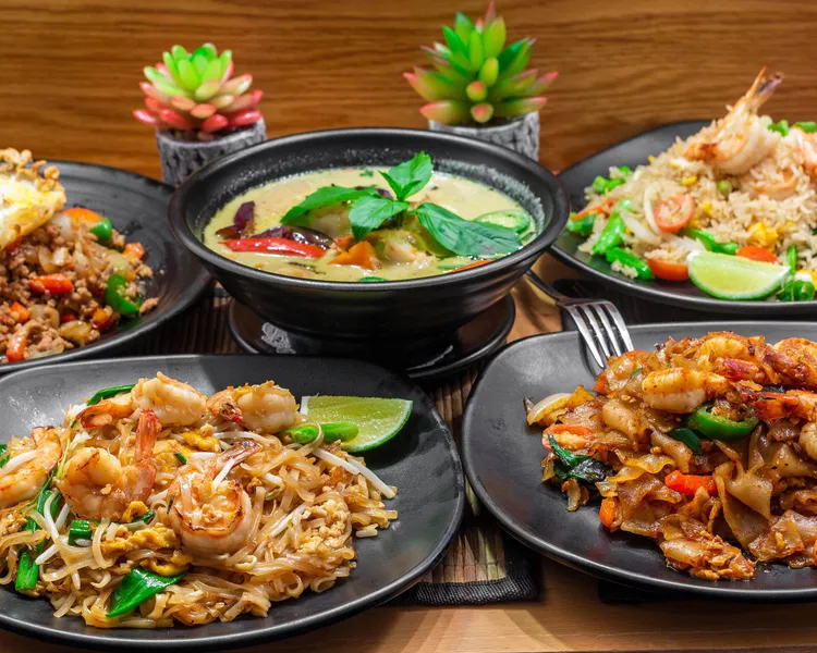 Drunken Noodles Hub Thai