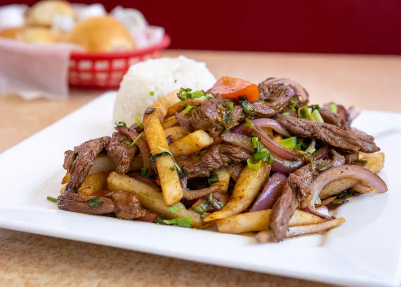 Lomo Saltado El Pollo