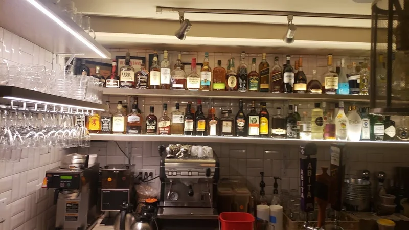Archie's Tap & Table - Reviews & Menu - City Island NYC