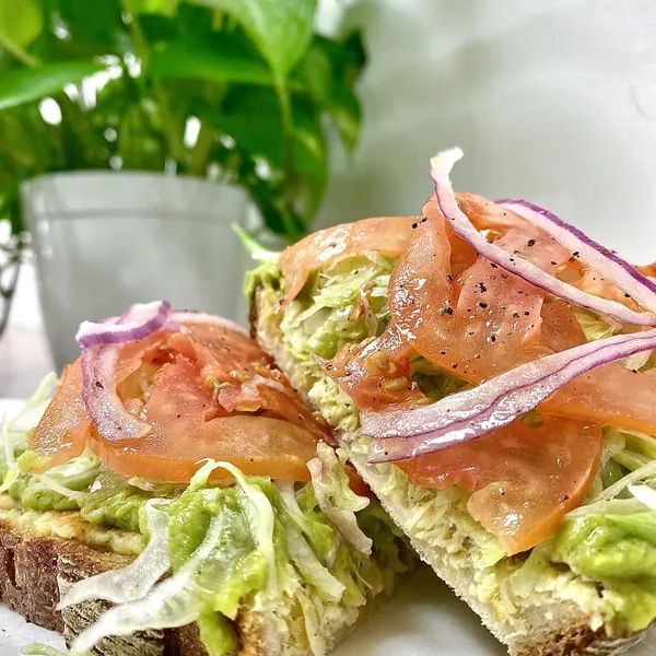 Smoked Salmon Avocado Sandwich fresh&co