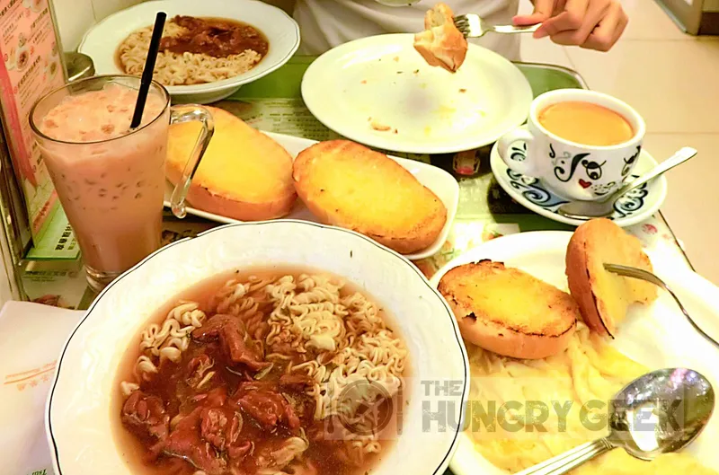 Shredded Pork & Mushroom with Fried Noodles (with Abalone Taste) New Wah On