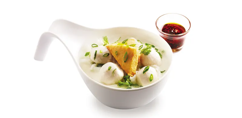 Fish Balls & Fish Cakes with Flat Rice Noodles in Fish Soup New Wah On