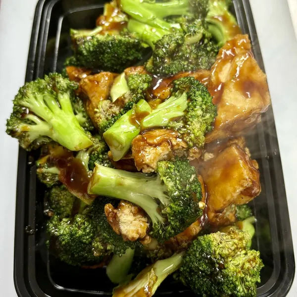 Broccoli and Chicken New Chinatown Restaurant and Bar | Asian Fusion | Chinese and Thai Food