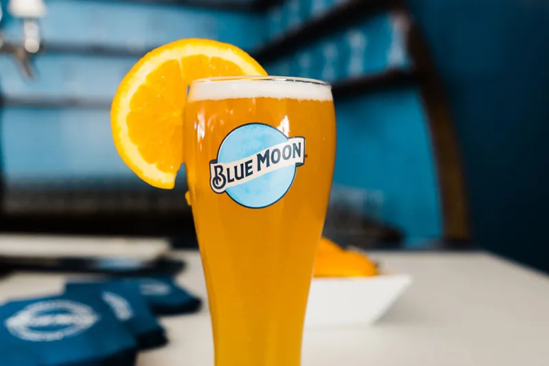 Blue Moon Belgian White Break Bar