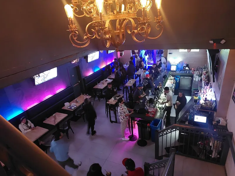 Vibe Gamehaus New York - Sports Bar, Beer Hall, Food & Games 3