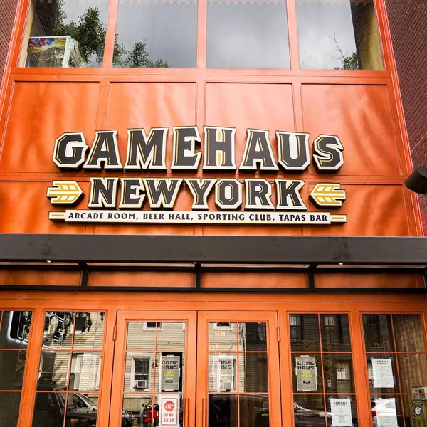 Gamehaus Buck Gamehaus New York - Sports Bar, Beer Hall, Food & Games