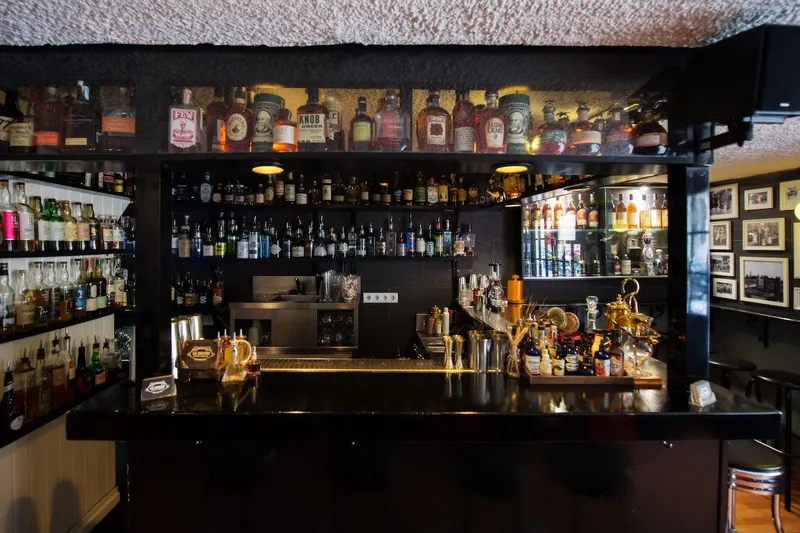 Alcatraz Old Fashioned Lobby Bar