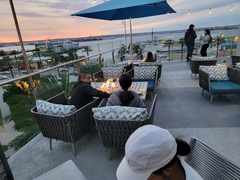 Vibe Harbor & Sky Rooftop Bar and Lounge 1