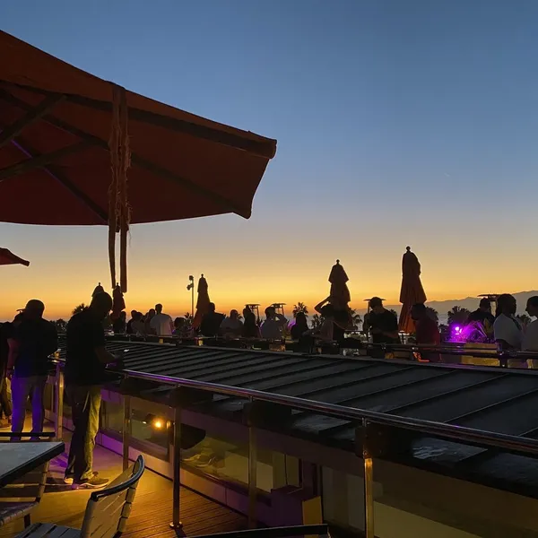 Cali Sunset Harbor & Sky Rooftop Bar and Lounge