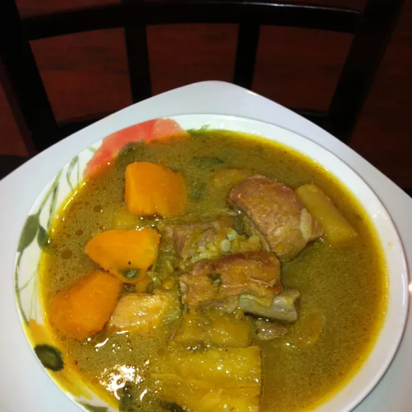 Sancocho Pio Pio Dominicano