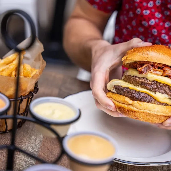 Classic Cheeseburger Hylan Diner